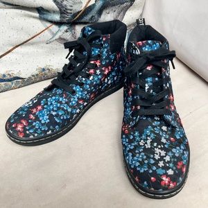 Dr. Martens canvas boots women’s 8
